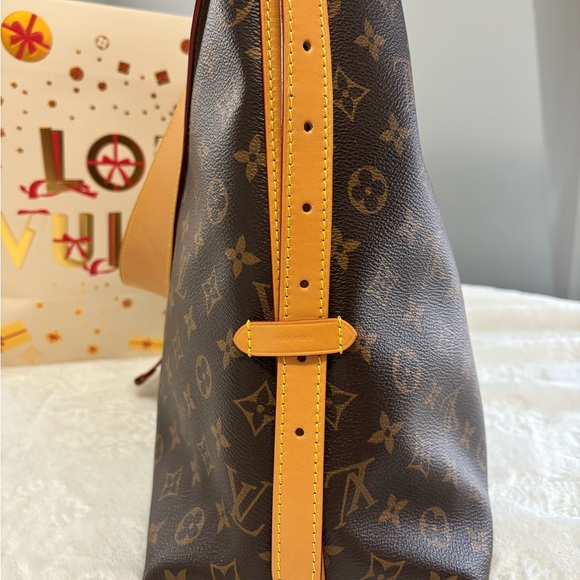 Louis Vuitton Carryall - Picture 5 of 10